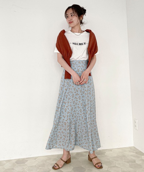 EPIMI E'PIMMY（エピミエピミー）の「小花柄アソートフレアスカート（スカート・レディース・オフホワイト/ブラック/サックスブルー/シルバーグレー・MEDIUM）」の11枚目の写真