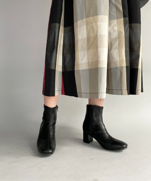 EVOL（イーボル）の「ソフトフェイクレザーショートブーツ（ブーツ・レディース・ブラック/ブラウン・S/M/L）」の2枚目の写真