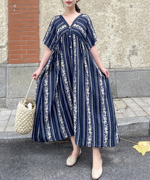 セール Stylists フリー 綿100 ｖネック 縦柄フレアワンピース ワンピース Free Free Stylists フリー ワンピース スタイリスト のファッション