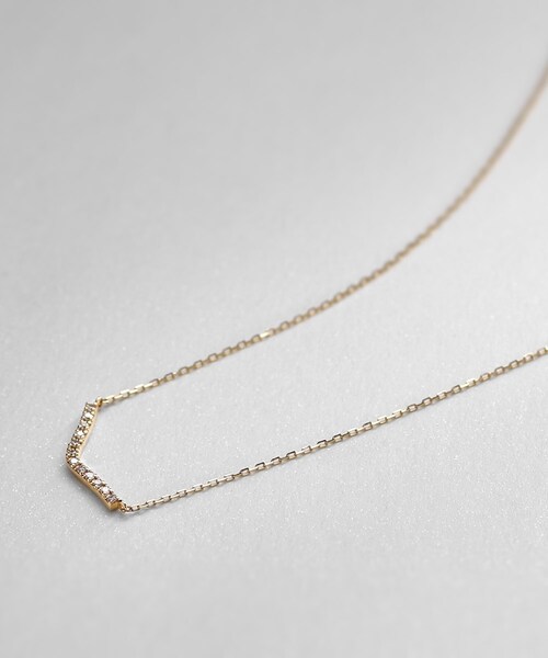 COCOSHNIK（ココシュニック）の「K10ダイヤモンド カーブネックレス（ネックレス・レディース・アイボリー系・40cm）」の2枚目の写真