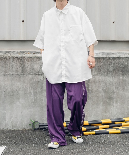 Perushu（ペルーシュ）の「Pロゴ刺繍オーバーシャツ（シャツ/ブラウス・メンズ・ホワイト/ブラック・MEDIUM/LARGE）」の3枚目の写真