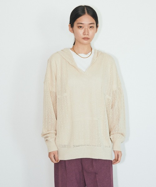 GARAGE OF GOOD CLOTHING（ガレージオブグッドクロージング）の「パッチワーク風アノラックプルオーバー＊（ニット/セーター・レディース・ブラック/アイボリー・FREE）」の2枚目の写真