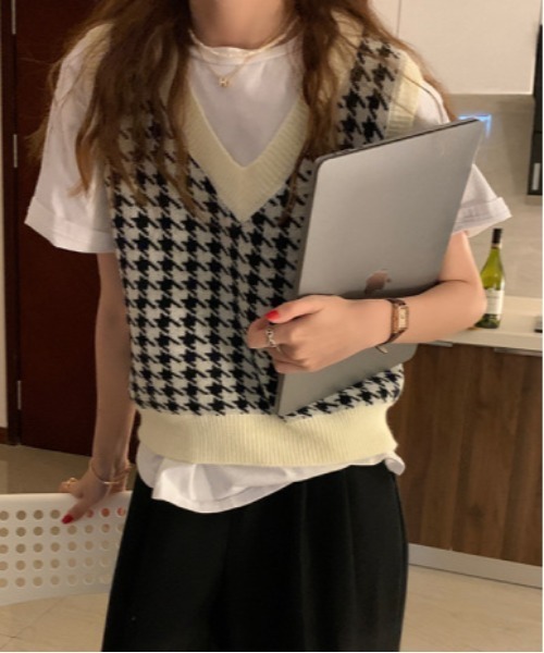 SONA(ソナ)の「SONYUNARA ハウンドトゥースニットベスト(ベスト・レディース・ホワイト/ブラック・FREE)」の10枚目の写真