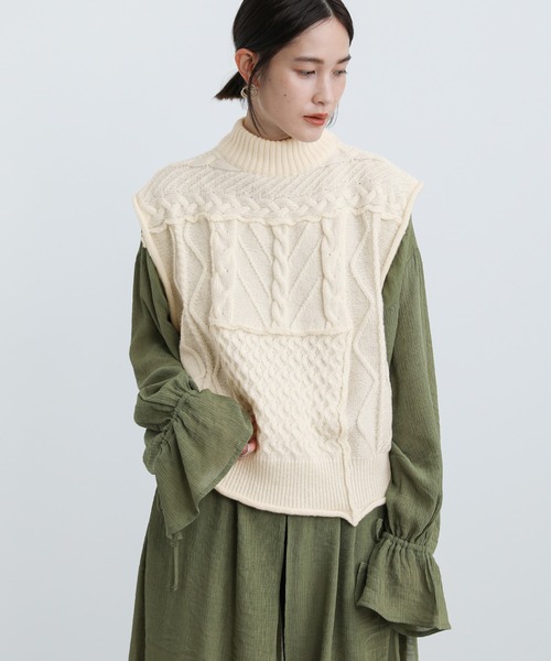select MOCA(セレクトモカ)の「2021 AW プチハイネックケーブルショートベスト(ベスト・レディース・ブラック/ダークブラウン/アイボリー・FREE)」の11枚目の写真