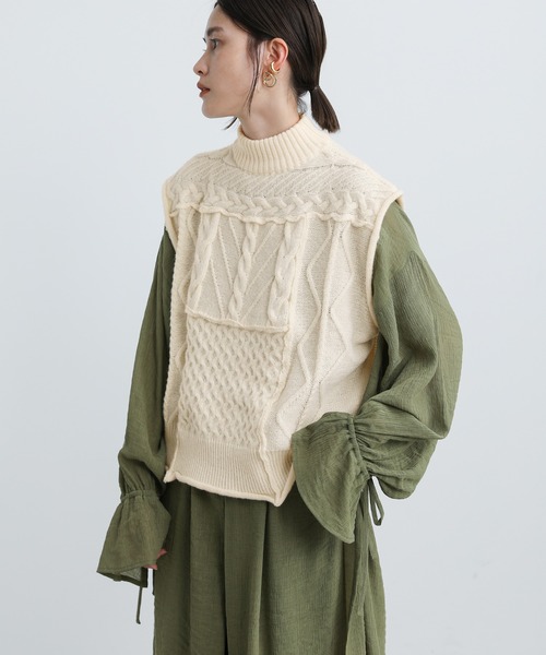 select MOCA(セレクトモカ)の「2021 AW プチハイネックケーブルショートベスト(ベスト・レディース・ブラック/ダークブラウン/アイボリー・FREE)」の13枚目の写真