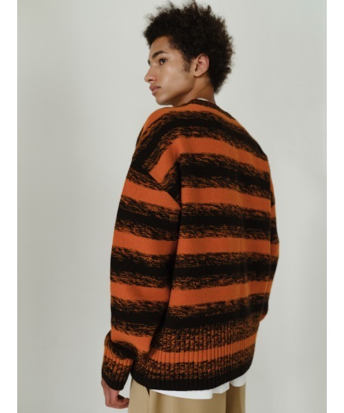 IEY(アイイーワイ)の「【IEY】【2021AW】CRACK OVER KNIT IYKNBD002(ニット/セーター・メンズ・オレンジ/ブルー・M/L)」の8枚目の写真