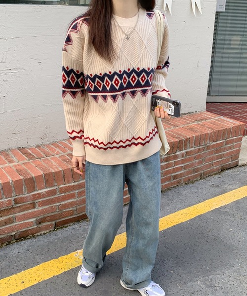 Jewelobe(ジュエローブ)の「ポイントジオメトリックニットプルオーバー(ニット/セーター・レディース・ベージュ/レッド/ブルー・FREE)」の11枚目の写真