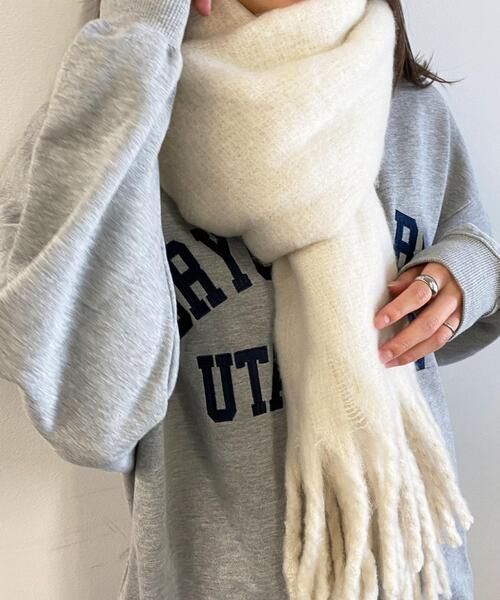 INGNI（イング）の「フリンジ／ボリュームストール（ストール/ショール・レディース・オフホワイト/サックスブルー/ピンク/モカ/ふじ色系9/ブラウン・ONE SIZE）」の2枚目の写真