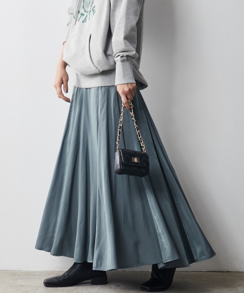 CHIC STYLE(シックスタイル)の「<大きいサイズ>10枚接ぎロングフレアスカート シックスタイル (スカート・レディース・ブルーグレー/オレンジ/ピンク系/グレー系/イエロー系/チャコールグレー・L/5L/6L/3L/LL/4L)」の4枚目の写真