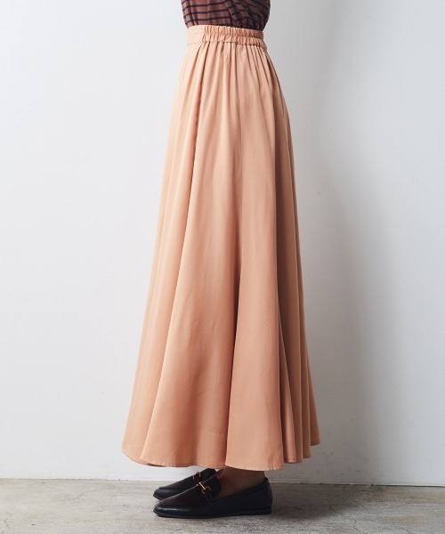 CHIC STYLE(シックスタイル)の「<大きいサイズ>10枚接ぎロングフレアスカート シックスタイル (スカート・レディース・ブルーグレー/オレンジ/ピンク系/グレー系/イエロー系/チャコールグレー・L/5L/6L/3L/LL/4L)」の10枚目の写真