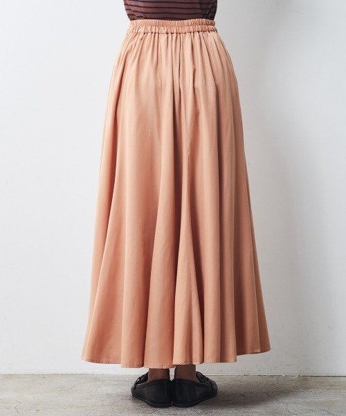 CHIC STYLE(シックスタイル)の「<大きいサイズ>10枚接ぎロングフレアスカート シックスタイル (スカート・レディース・ブルーグレー/オレンジ/ピンク系/グレー系/イエロー系/チャコールグレー・L/5L/6L/3L/LL/4L)」の9枚目の写真