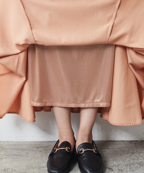 CHIC STYLE(シックスタイル)の「<大きいサイズ>10枚接ぎロングフレアスカート シックスタイル (スカート・レディース・ブルーグレー/オレンジ/ピンク系/グレー系/イエロー系/チャコールグレー・L/5L/6L/3L/LL/4L)」の12枚目の写真