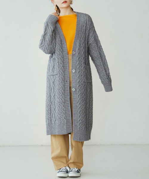 SAISON DE PAPILLON(セゾンドパピヨン)の「ケーブル編みロングニットカーディガン(カーディガン/ボレロ・レディース・アイボリー/グレー/ブラウン・フリー)」の2枚目の写真
