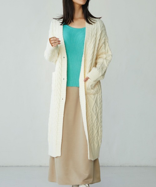 SAISON DE PAPILLON(セゾンドパピヨン)の「ケーブル編みロングニットカーディガン(カーディガン/ボレロ・レディース・アイボリー/グレー/ブラウン・フリー)」の1枚目の写真