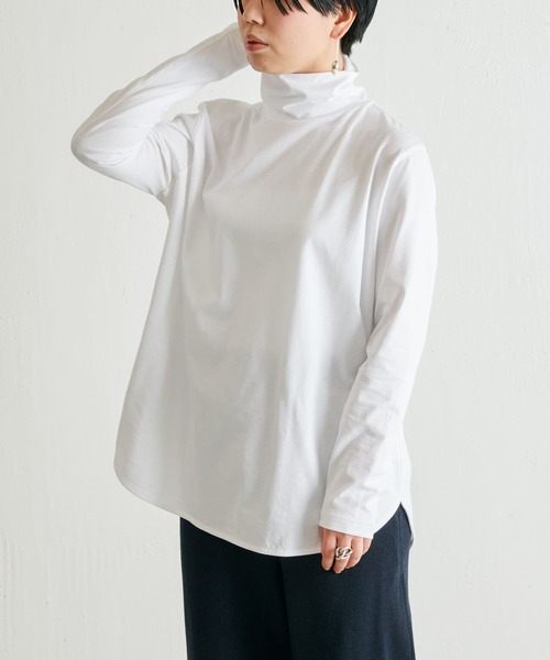 BEARDSLEY(ビアズリー)の「柔らかで薄手 インナーに使いやすい ニットのチクチクが苦手な方にも ハイネックTシャツ(Tシャツ/カットソー・レディース・ホワイト/ブラック/ブラック系その他・FREE)」の1枚目の写真