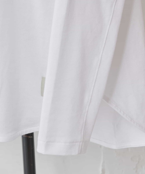 BEARDSLEY(ビアズリー)の「柔らかで薄手 インナーに使いやすい ニットのチクチクが苦手な方にも ハイネックTシャツ(Tシャツ/カットソー・レディース・ホワイト/ブラック/ブラック系その他・FREE)」の4枚目の写真