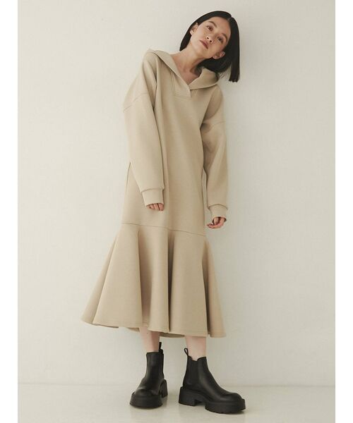 COTORICA(コトリカ)の「フード付マーメイドワンピース(ワンピース・レディース・ブラック/ベージュ/ネイビー・SMALL/MEDIUM)」の4枚目の写真