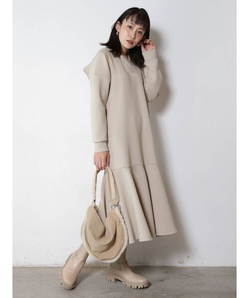 COTORICA(コトリカ)の「フード付マーメイドワンピース(ワンピース・レディース・ブラック/ベージュ/ネイビー・SMALL/MEDIUM)」の21枚目の写真