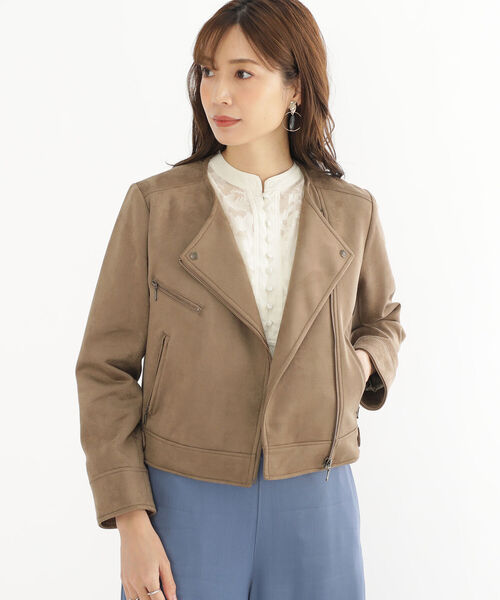 BEAMS HEART（ビームスハート）の「BEAMS HEART / フェイクスエード ノーカラーブルゾン（ライダースジャケット・レディース・ベージュ/ブラウン・SMALL/MEDIUM）」の5枚目の写真