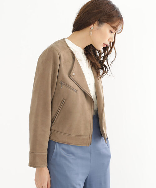 BEAMS HEART（ビームスハート）の「BEAMS HEART / フェイクスエード ノーカラーブルゾン（ライダースジャケット・レディース・ベージュ/ブラウン・SMALL/MEDIUM）」の4枚目の写真