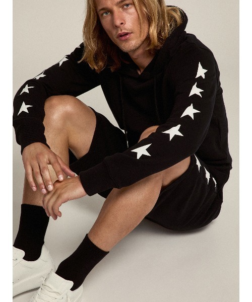GOLDEN GOOSE（ゴールデングース）の「GOLDEN GOOSE Star Collection / REGULAR HOODIE MULTI STAR BIG BACK（パーカー・メンズ・ホワイト系その他/ブラック系その他・MEDIUM/LARGE）」の2枚目の写真