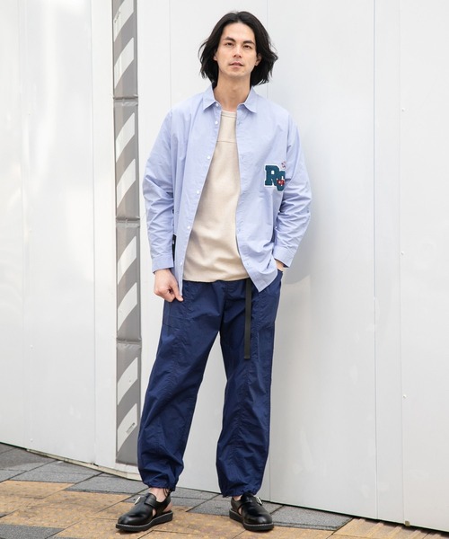 niko and...（ニコアンド）の「カレッジワッペンシャツ（シャツ/ブラウス・メンズ・ライトブルー/ネイビー/オフホワイト・MEDIUM/LARGE）」の5枚目の写真