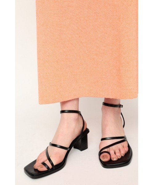 SLY（スライ）の「THIN STRAP THONG SANDAL ストラップ トングサンダル（サンダル・レディース・ブラック/ライトグリーン/アイボリー・SMALL/MEDIUM/LARGE）」の3枚目の写真