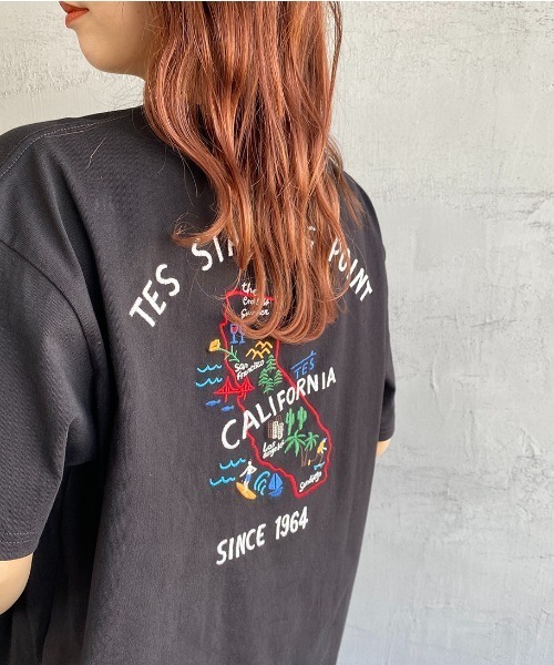 The Endless Summer（エンドレスサマー）の「[THE ENDLESS SUMMER/エンドレスサマー] 別注 べトジャン風 バック刺繍Tシャツ（Tシャツ/カットソー・レディース・ホワイト/ブラック・S/M/L/XL）」の2枚目の写真