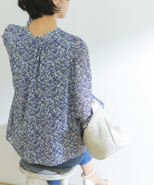 URBAN RESEARCH（アーバンリサーチ）の「フラワープリントブラウス（シャツ/ブラウス・レディース・ブラック/ブルー・FREE）」の8枚目の写真