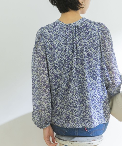 URBAN RESEARCH（アーバンリサーチ）の「フラワープリントブラウス（シャツ/ブラウス・レディース・ブラック/ブルー・FREE）」の9枚目の写真