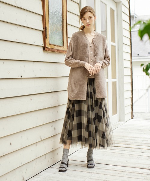 INED CLARO（イネドクラロ）の「リバーシブルフェイクムートンジレ 着回しやすい ファーベスト トレンド（ベスト・レディース・サンドグレー/グレー・フリー）」の12枚目の写真