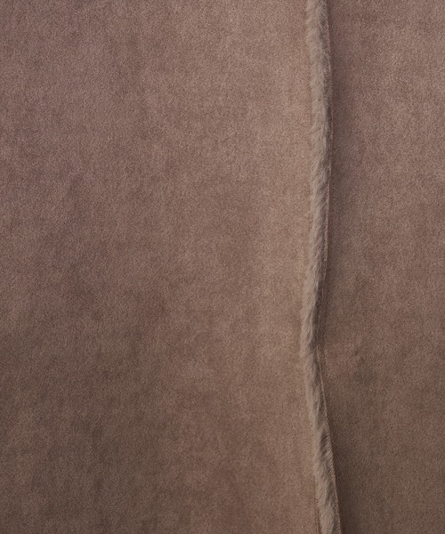 INED CLARO（イネドクラロ）の「リバーシブルフェイクムートンジレ 着回しやすい ファーベスト トレンド（ベスト・レディース・サンドグレー/グレー・フリー）」の15枚目の写真