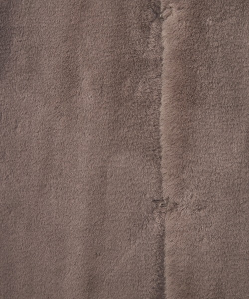 INED CLARO（イネドクラロ）の「リバーシブルフェイクムートンジレ 着回しやすい ファーベスト トレンド（ベスト・レディース・サンドグレー/グレー・フリー）」の17枚目の写真