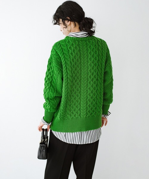 haco!(ハコ)の「服も気持ちもちょうどいいゆるさが大切!さっと着るだけでバランスが整う大人のケーブルニット by que made me(ニット/セーター・レディース・アイボリー/グリーン/グレー・MEDIUM/LARGE/X-LARGE/SMALL)」の12枚目の写真