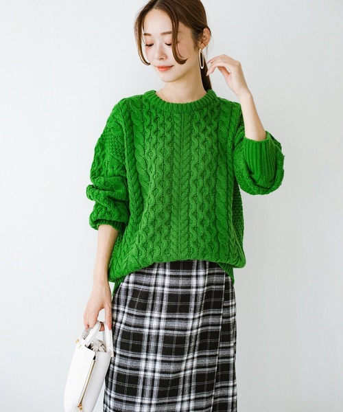 haco!(ハコ)の「服も気持ちもちょうどいいゆるさが大切!さっと着るだけでバランスが整う大人のケーブルニット by que made me(ニット/セーター・レディース・アイボリー/グリーン/グレー・MEDIUM/LARGE/X-LARGE/SMALL)」の14枚目の写真