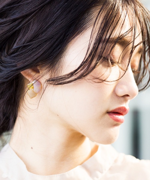 The Rule（ザルール）の「The Rule ザルール : Scales pieced earring:ウロコピアス（ピアス（両耳用）・レディース・ベージュ/ブルー・FREE）」の5枚目の写真