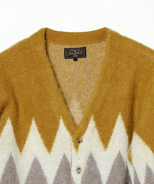 BEAMS PLUS(ビームスプラス)の「BEAMS PLUS / 9ゲージ モヘヤ ジャカード シェブロン ストライプ カーディガン(ニット/セーター・メンズ・ブラック/イエロー系その他6・MEDIUM/LARGE/X-LARGE/SMALL)」の7枚目の写真