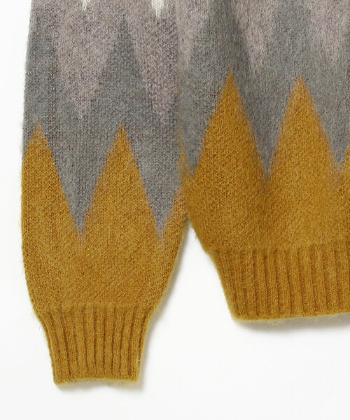 BEAMS PLUS(ビームスプラス)の「BEAMS PLUS / 9ゲージ モヘヤ ジャカード シェブロン ストライプ カーディガン(ニット/セーター・メンズ・ブラック/イエロー系その他6・MEDIUM/LARGE/X-LARGE/SMALL)」の8枚目の写真