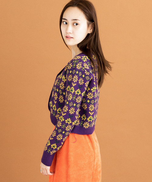 HEYUMM（ヘユム）の「レトロフラワーショートカーディガン（カーディガン/ボレロ・レディース・グリーン/オフホワイト/パープル・ONE）」の4枚目の写真