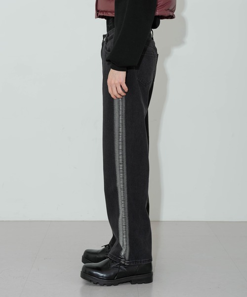 FOLLOWIN（フォロウィン）の「【UNISEX】サイドライングラデーションブラックワイドパンツ（デニムパンツ・レディース・ブラック・MEDIUM/LARGE/SMALL）」の16枚目の写真