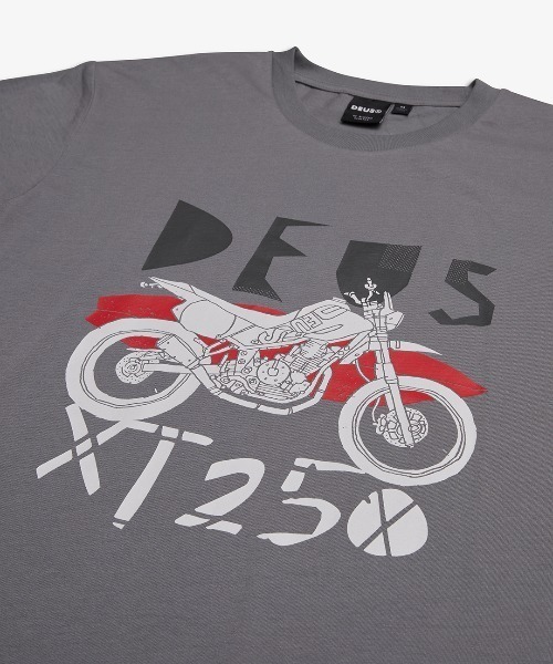 DEUS EX MACHINA（デウスエクスマキナ）の「XT250 TEE（Tシャツ/カットソー・メンズ・グレー/シルバー・SMALL/LARGE/MEDIUM）」の13枚目の写真