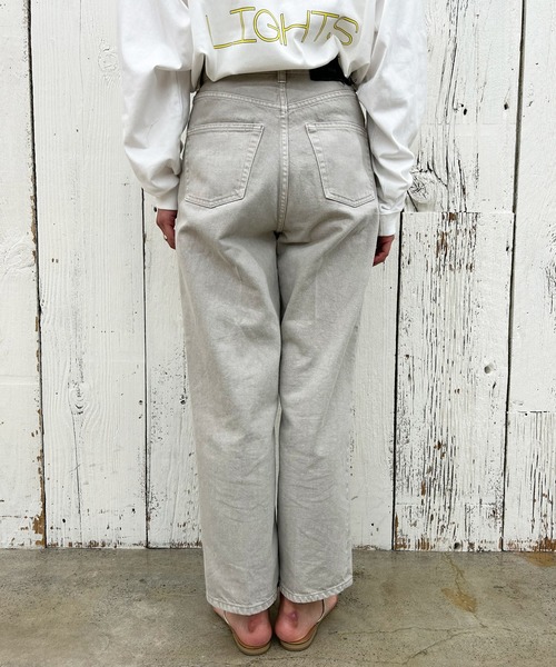 SHENERY(シーナリー)の「(ai no de)ストレートデニムパンツLGRY(デニムパンツ・レディース・ライトグレー・MEDIUM/SMALL/X-SMALL)」の15枚目の写真