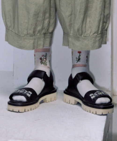 SUPER HAKKA（スーパーハッカ）の「ミニブランツ刺繍スクエアトウサンダル（サンダル・レディース・ベージュ/ブラック・L/M）」の3枚目の写真