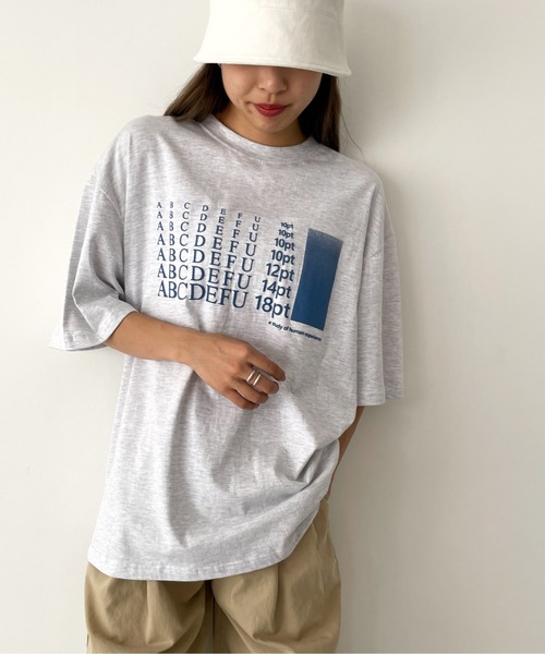 El mar（エルマール）の「El mar(エルマール) "ABCDEFU"プリント半袖Tシャツ（Tシャツ/カットソー・レディース・ブラック/ライトグレー・ONE SIZE）」の2枚目の写真