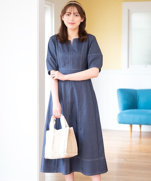 MISCH MASCH（ミッシュマッシュ）の「キーネックポリデニムワンピース（ワンピース・レディース・ブラック/ブルー・MEDIUM）」の15枚目の写真