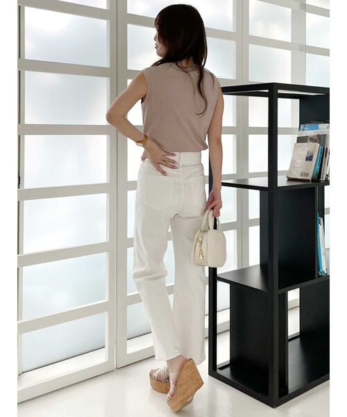 Champion（チャンピオン）の「Champion別注ロゴ入りノースリTシャツ（Tシャツ/カットソー・レディース・オフホワイト/グリーン/ベージュ・FREE）」の4枚目の写真