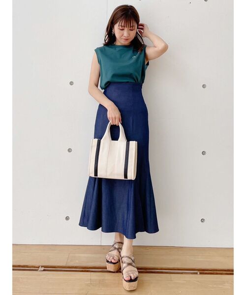 Champion（チャンピオン）の「Champion別注ロゴ入りノースリTシャツ（Tシャツ/カットソー・レディース・オフホワイト/グリーン/ベージュ・FREE）」の17枚目の写真