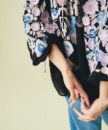 GRACE CONTINENTAL（グレースコンチネンタル）の「マルチフラワー刺繍