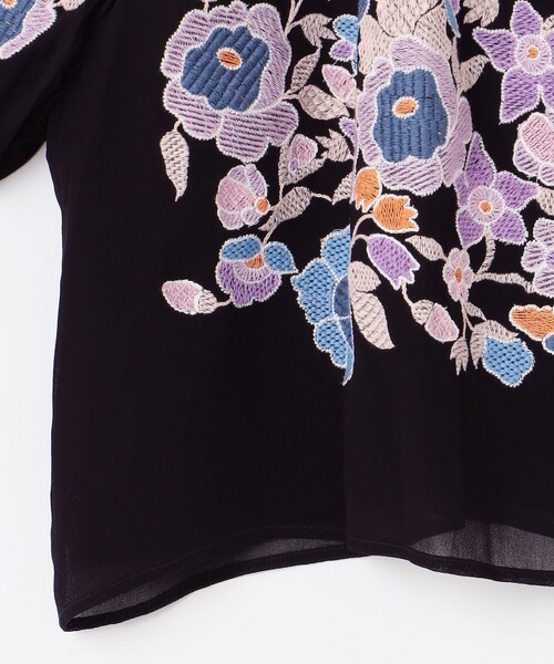 【極美品】 グレースコンチネンタル 刺繍ブラウス 花柄 マルチカラー 黒 S GRACE CONTINENTAL（グレースコンチネンタル）の「マルチフラワー刺繍