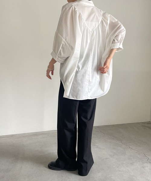 cona（コナ）の「スタンドギャザーVネックブラウス（シャツ/ブラウス・レディース・パープル/ブルー/オフホワイト・FREE）」の6枚目の写真